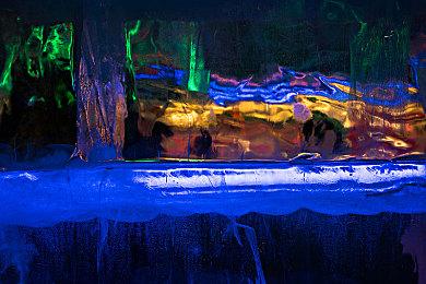 米哈游创始人的AI游戏内测开启 AI女友在外星求生